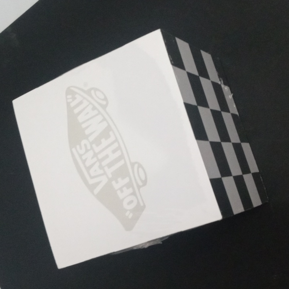 VANS 3 Piece Bundle, Dog Bowl, Faux Leather Coasters (2) & Sticky Post It Notes - Picture 5 of 8